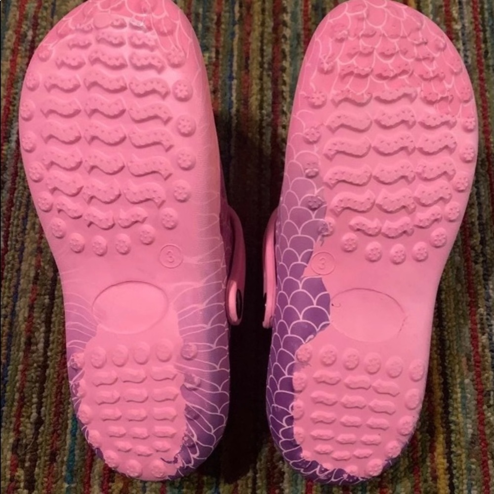 Kids crocs  size kids 3. They are new.